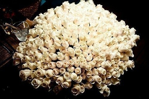 Любимым девушкам дарят цветы, а не слезы.©