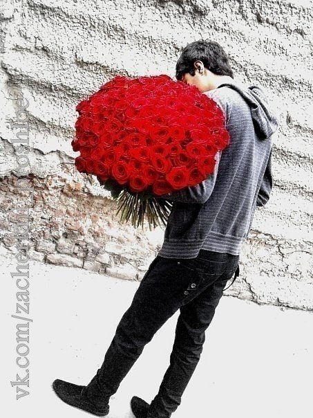 Один из самых замечательных моментов в жизни - это когда человек которого ты любишь, приезжает не сообщая с большим букетом роз!