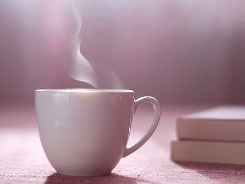 Лучшее лекарство - чай с малиной и постель с мужчиной...