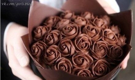 От шоколадных роз я бы не отказалась :)