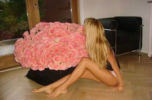 Любимым девушкам дарят цветы, а не слёзы.