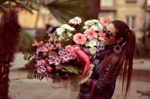 У девушки должны руки дрожать от цветов, а не от нервов!!!